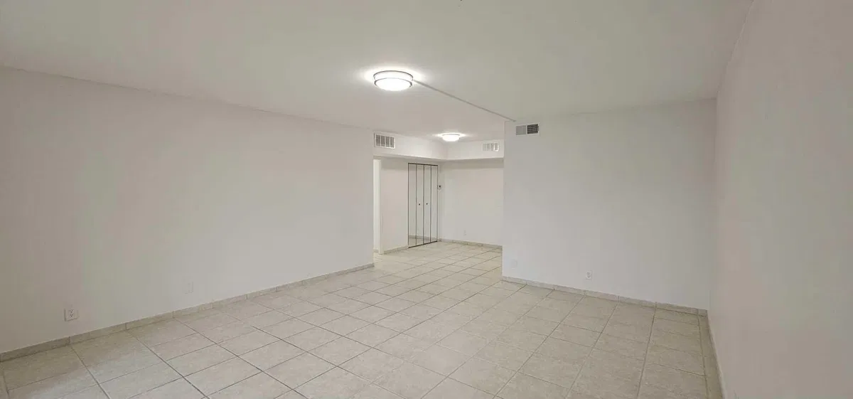 Unit 102 photo 4