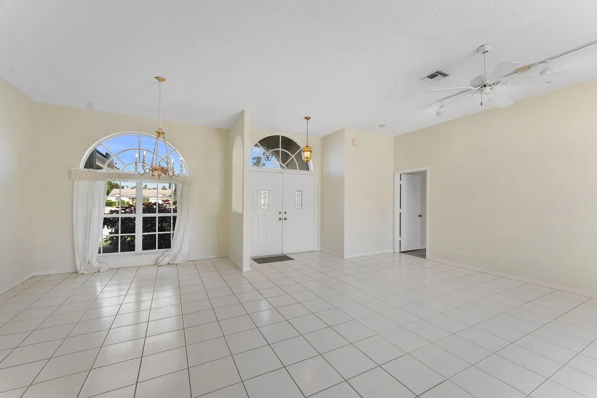  Residence photo 10