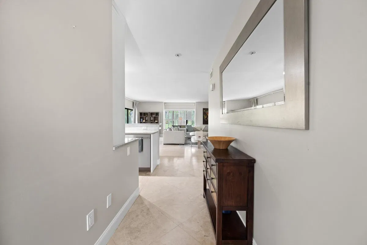 Unit 105 photo 4