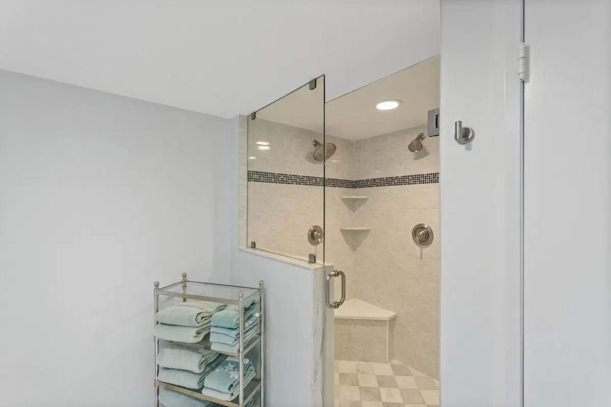 Unit 549 photo 13