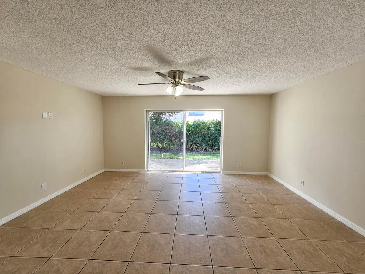  Residence photo 7