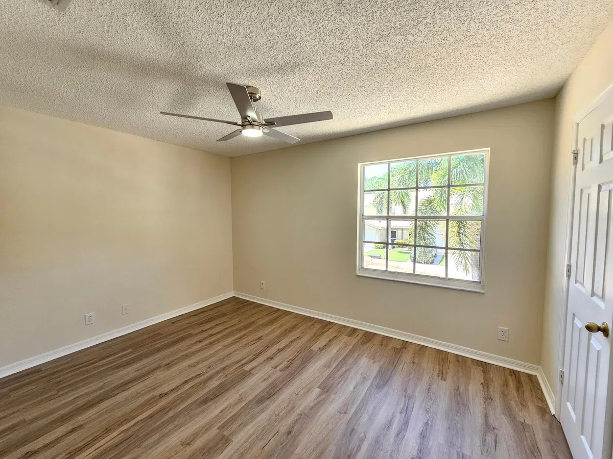  Residence photo 25