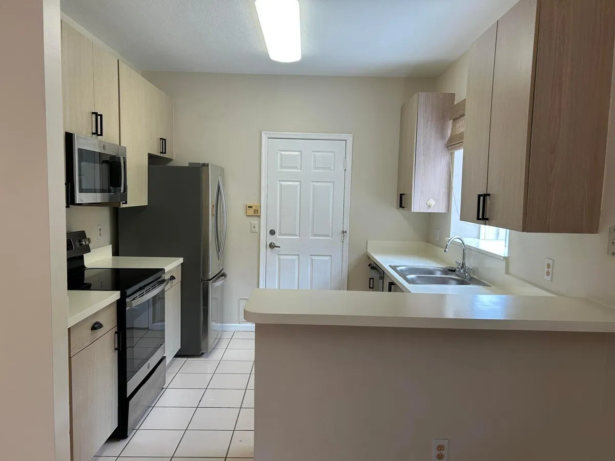Unit 331 photo 7