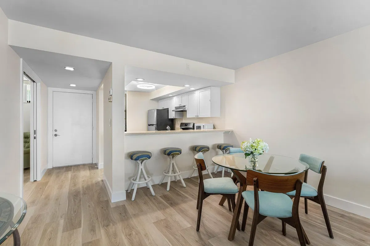 Unit 14203 photo 7