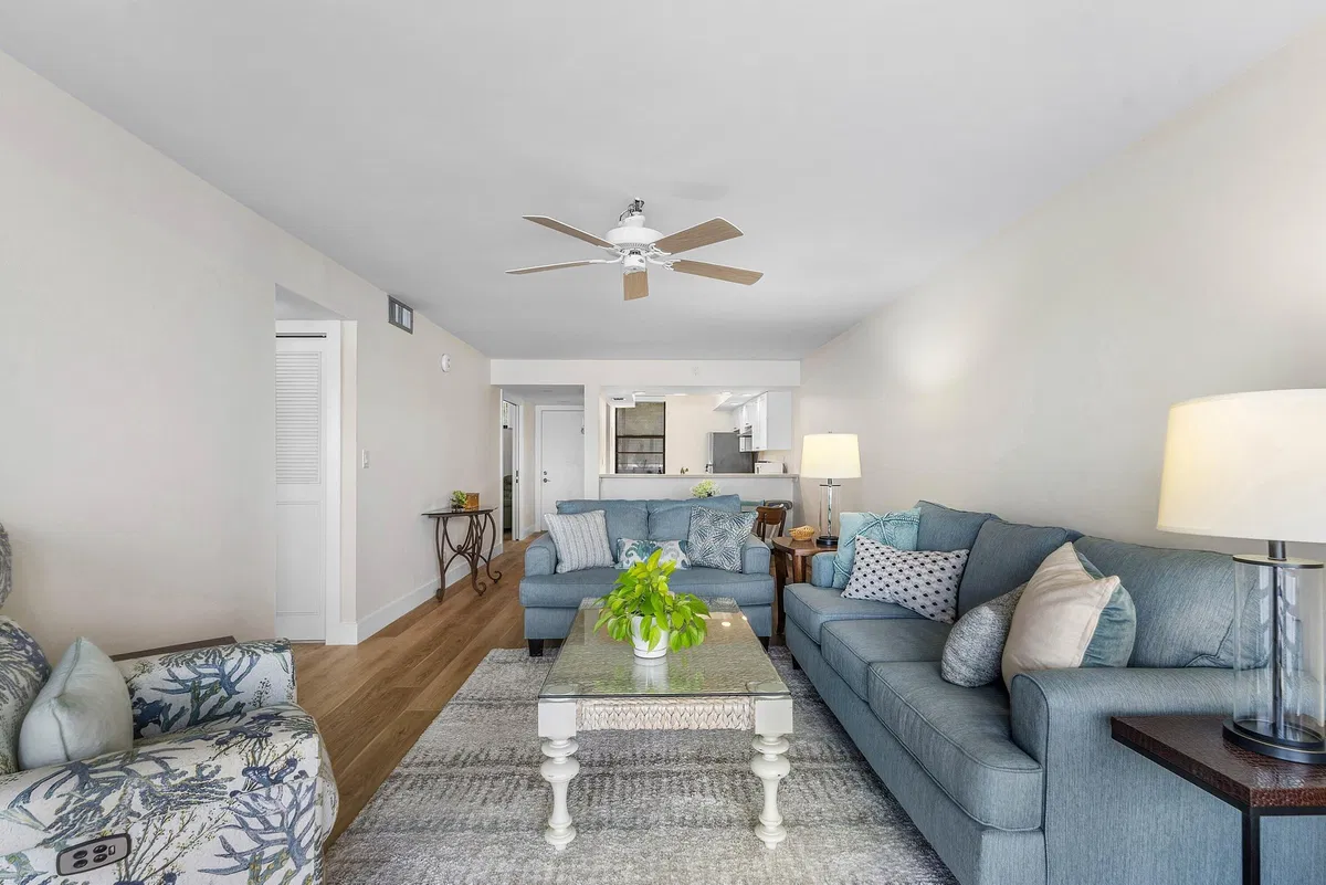 Unit 14203 photo 13