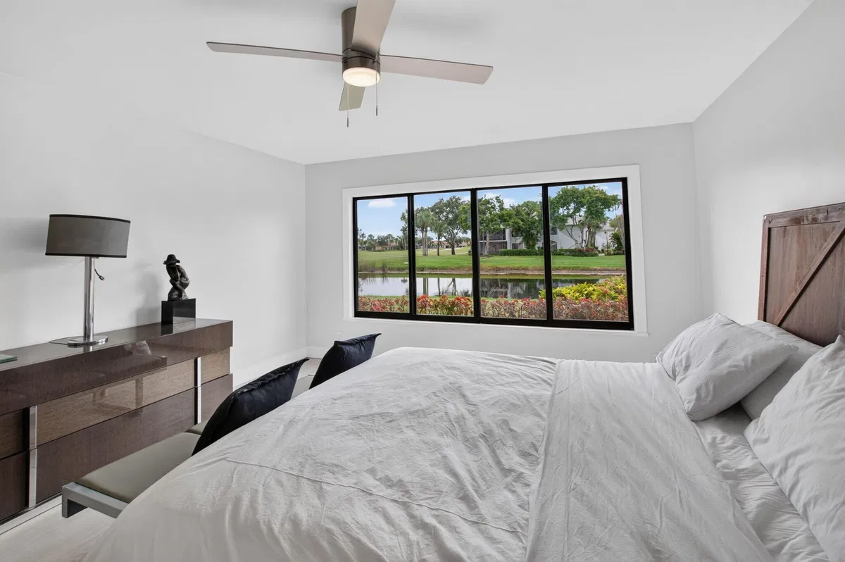  Unit 13501 photo 25
