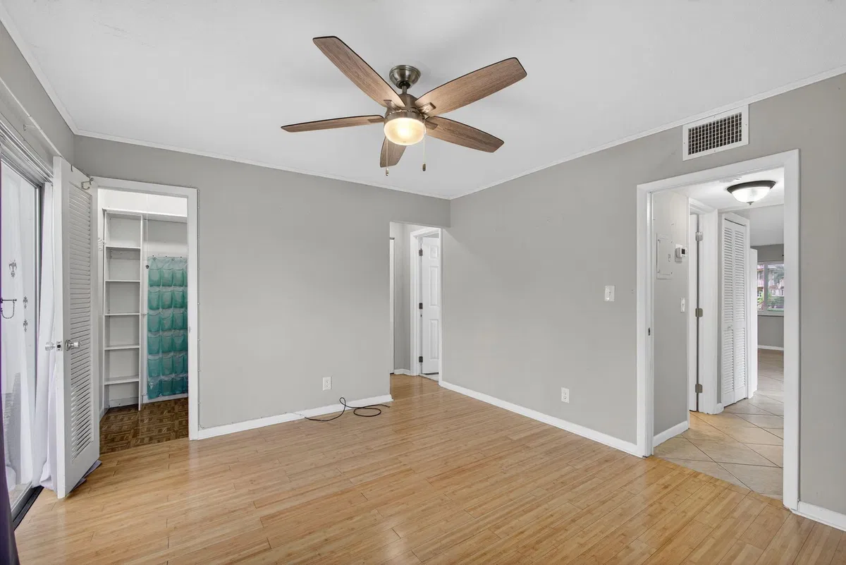  Residence photo 16