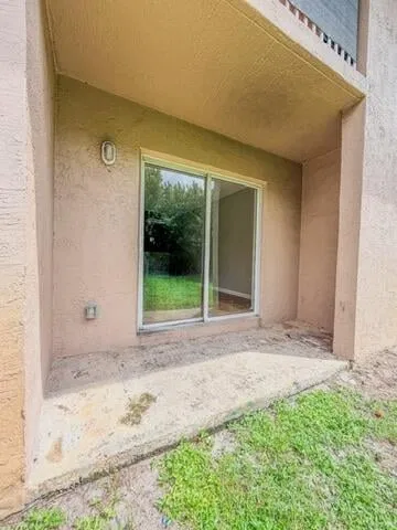 Unit B photo 19