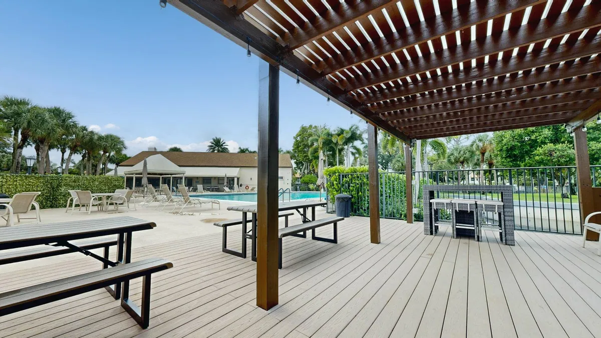 Residence photo 61