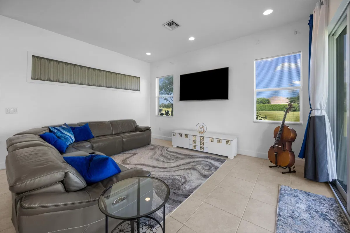  Residence photo 16