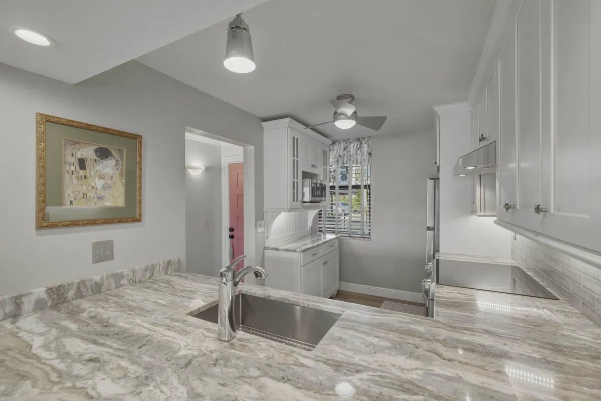  Unit 5-106 photo 10