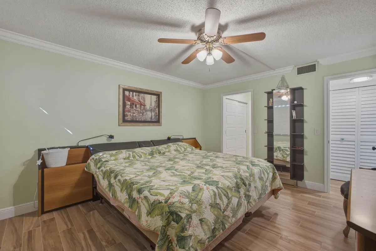  Unit 5-106 photo 25