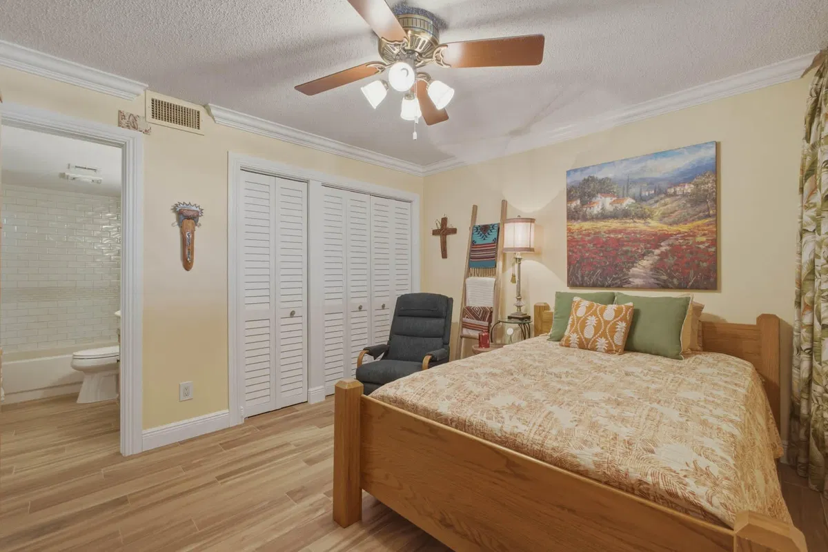  Unit 5-106 photo 31