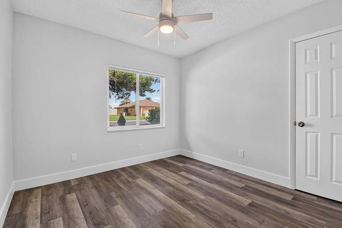 Residence photo 16