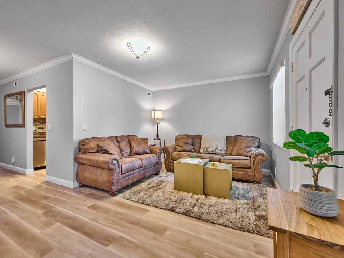 Unit 104 photo 7