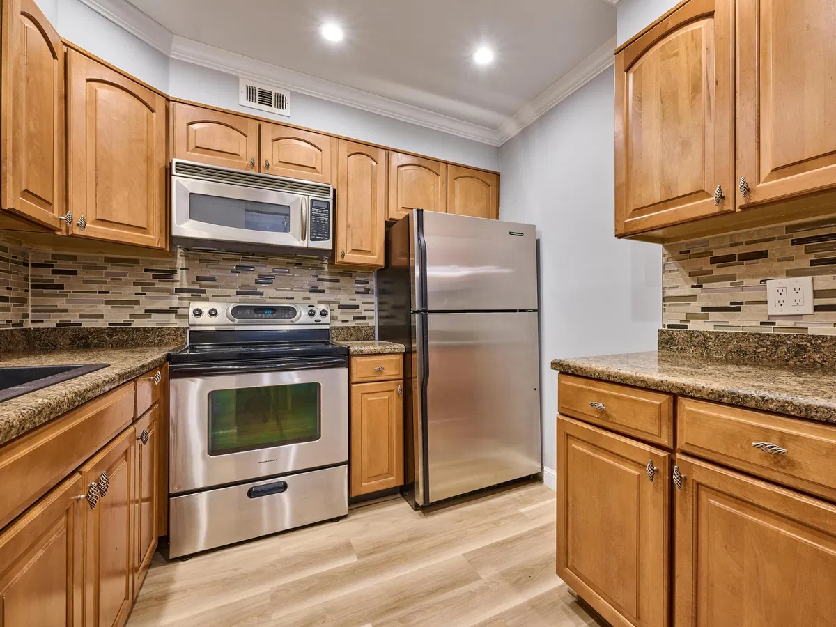 Unit 104 photo 28