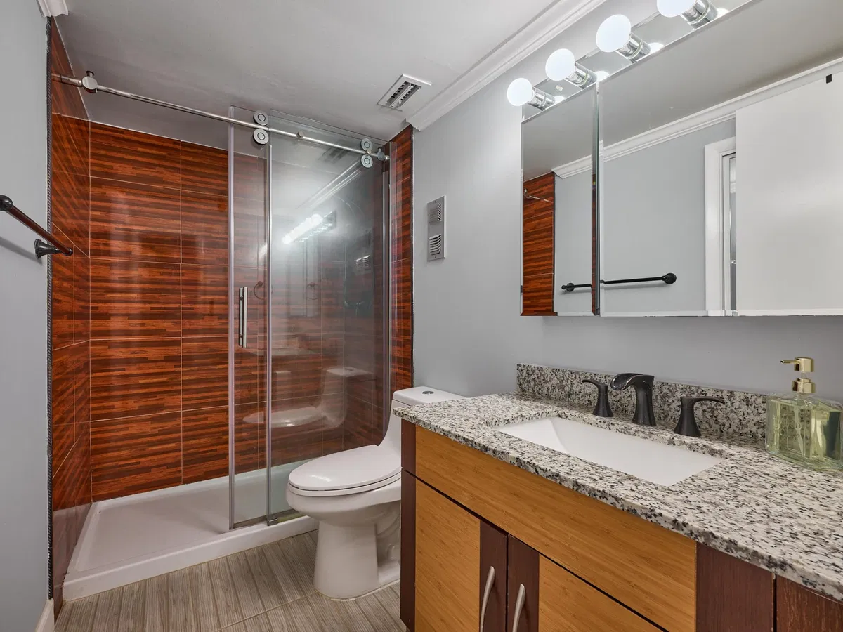 Unit 104 photo 31