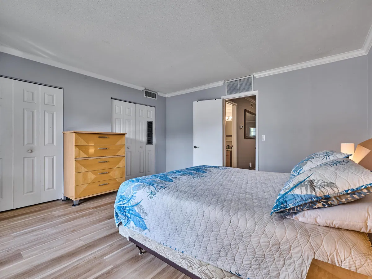 Unit 104 photo 34