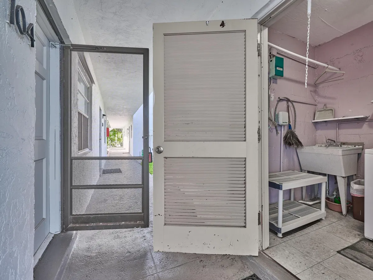 Unit 104 photo 43