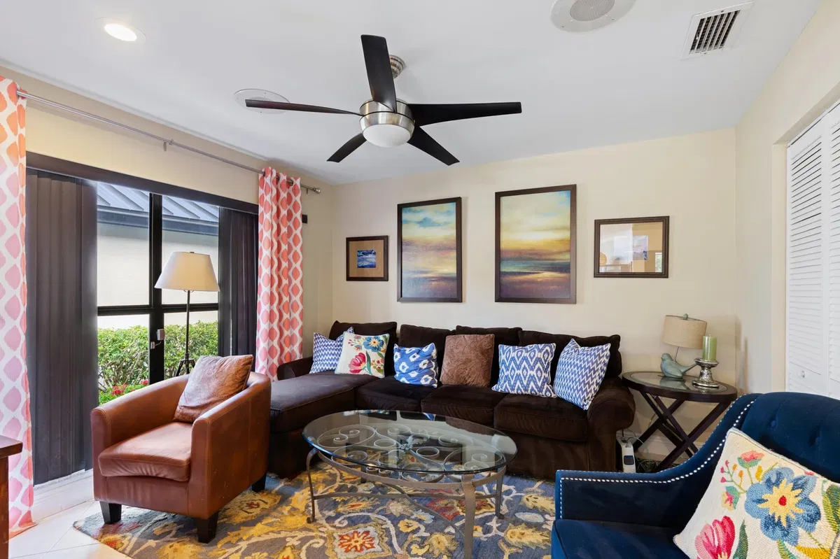 Residence photo 19