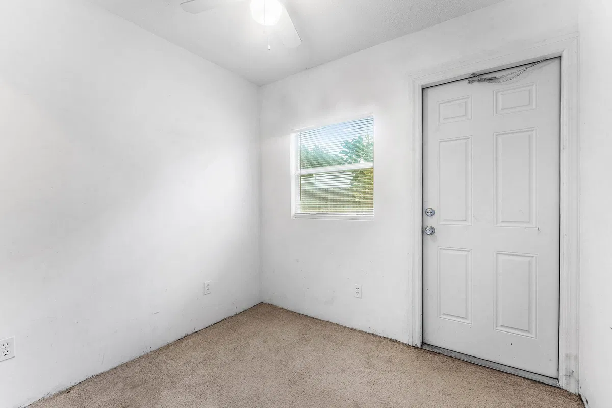 Residence photo 16