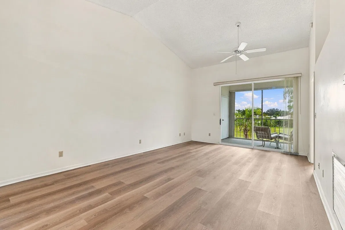 Unit 35-348 photo 22