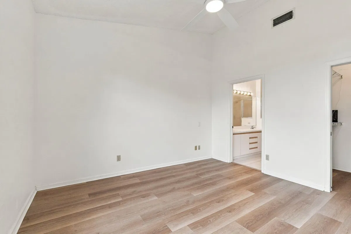 Unit 35-348 photo 34