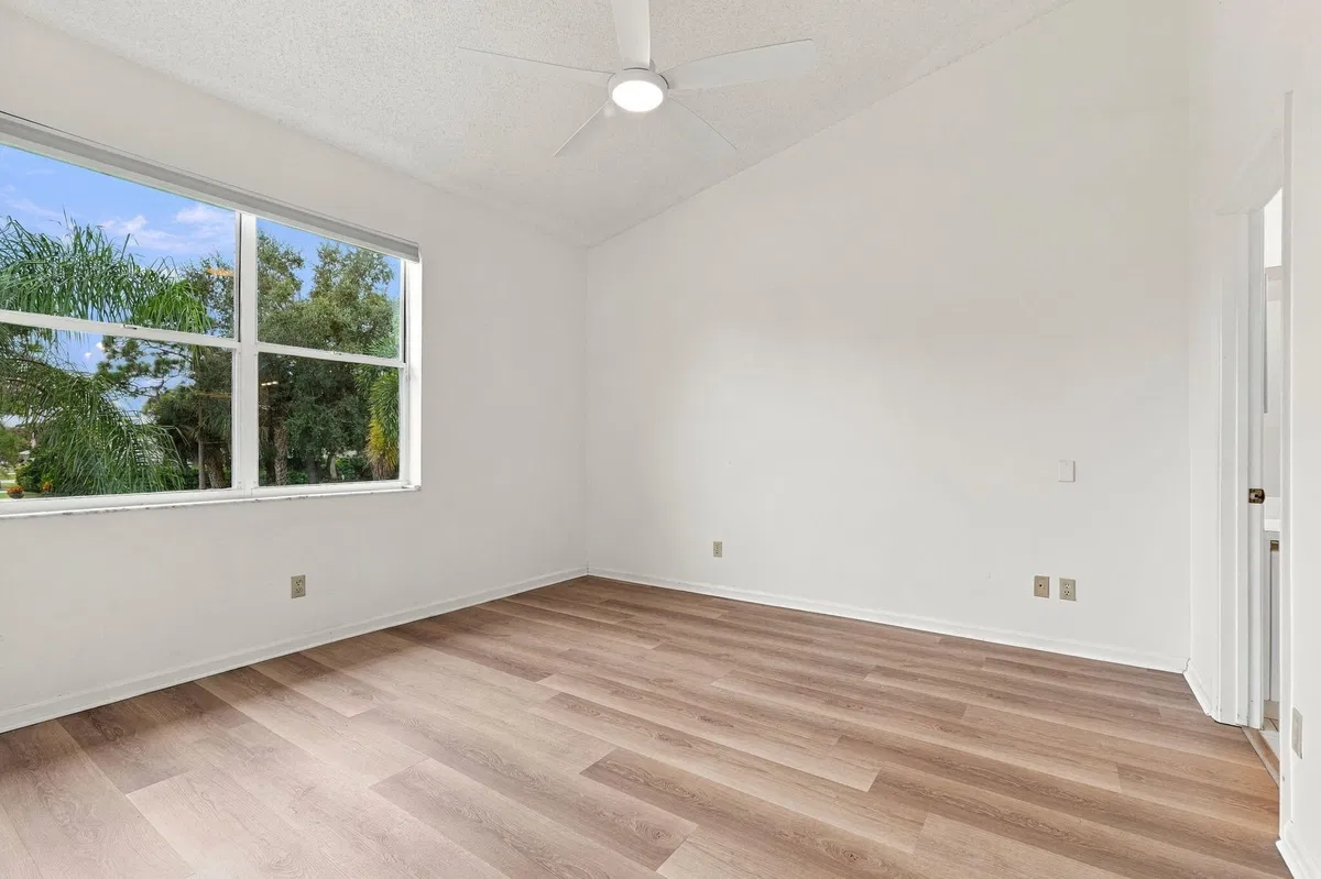 Unit 35-348 photo 43