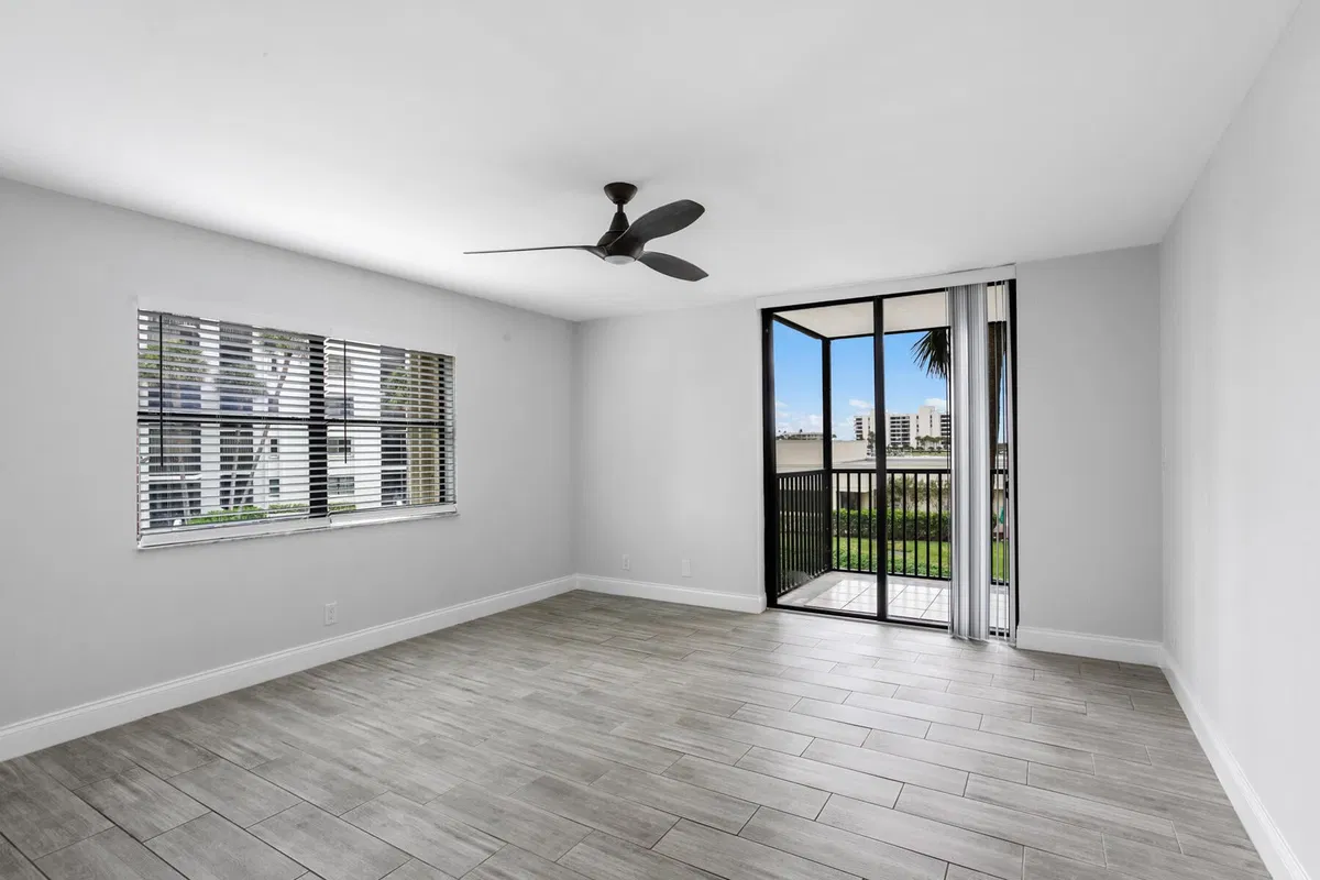 Unit 208 photo 10