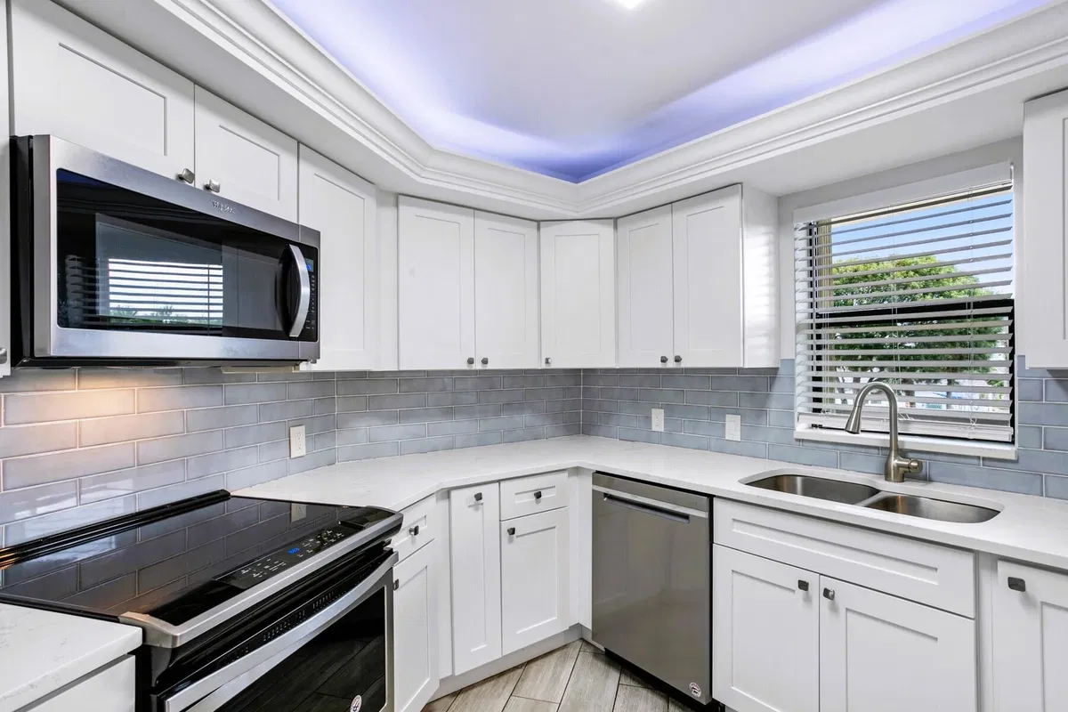 Unit 208 photo 22