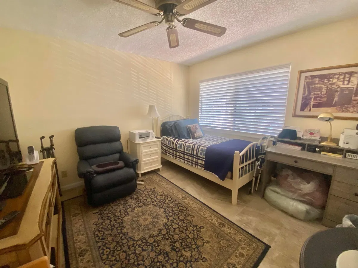 Residence photo 16