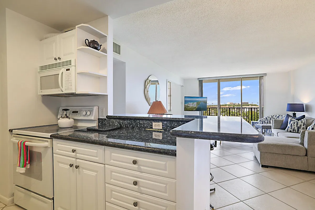 Unit 1004E photo 7