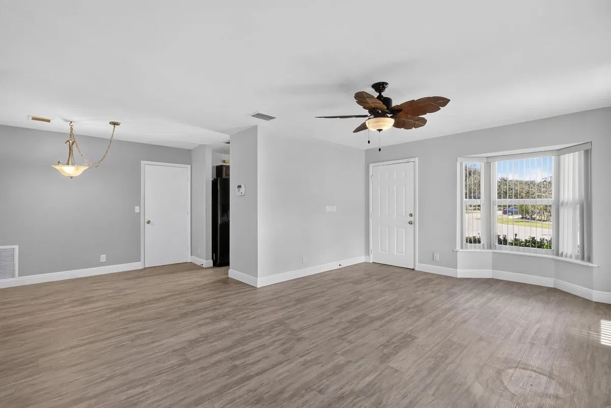 Residence photo 4