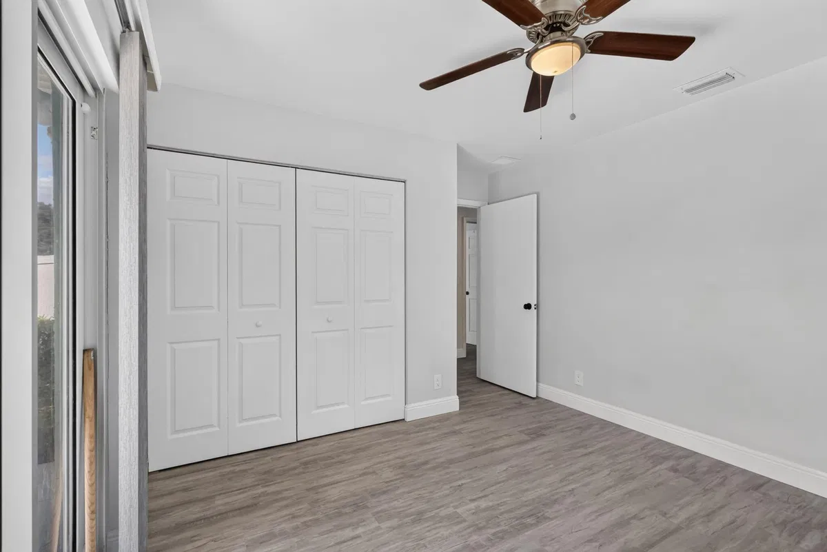 Residence photo 16