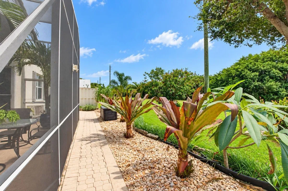  Residence photo 49