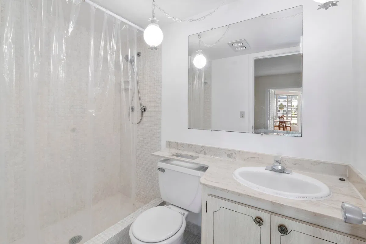 Unit 348 photo 16