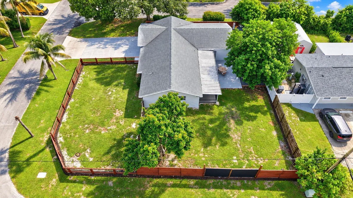 Residence photo 52