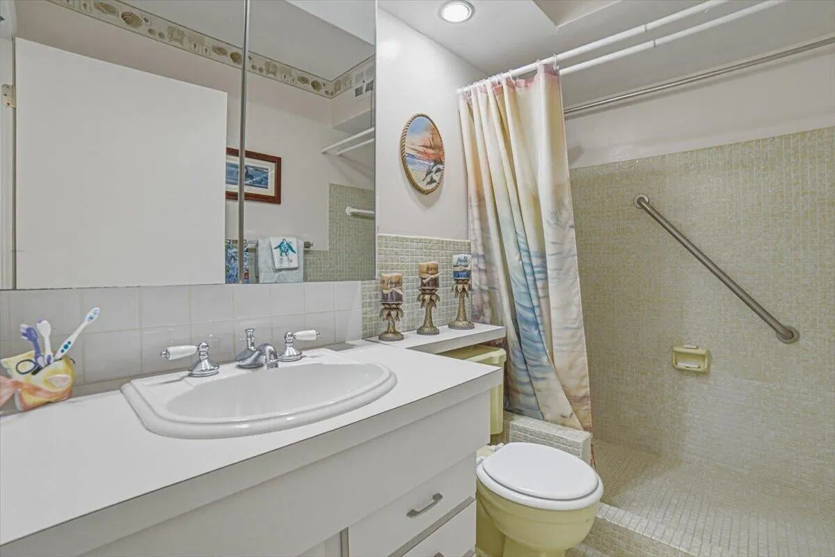 Unit 205 photo 25