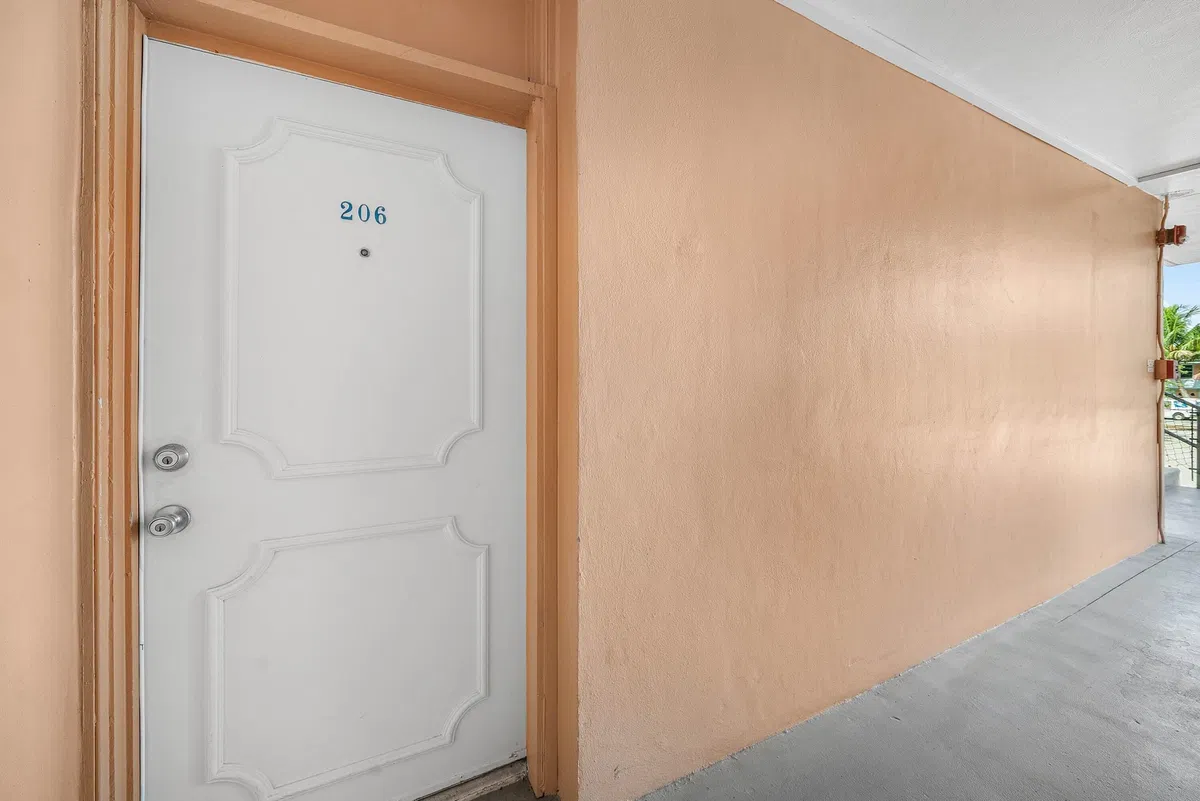 Unit 206 photo 7