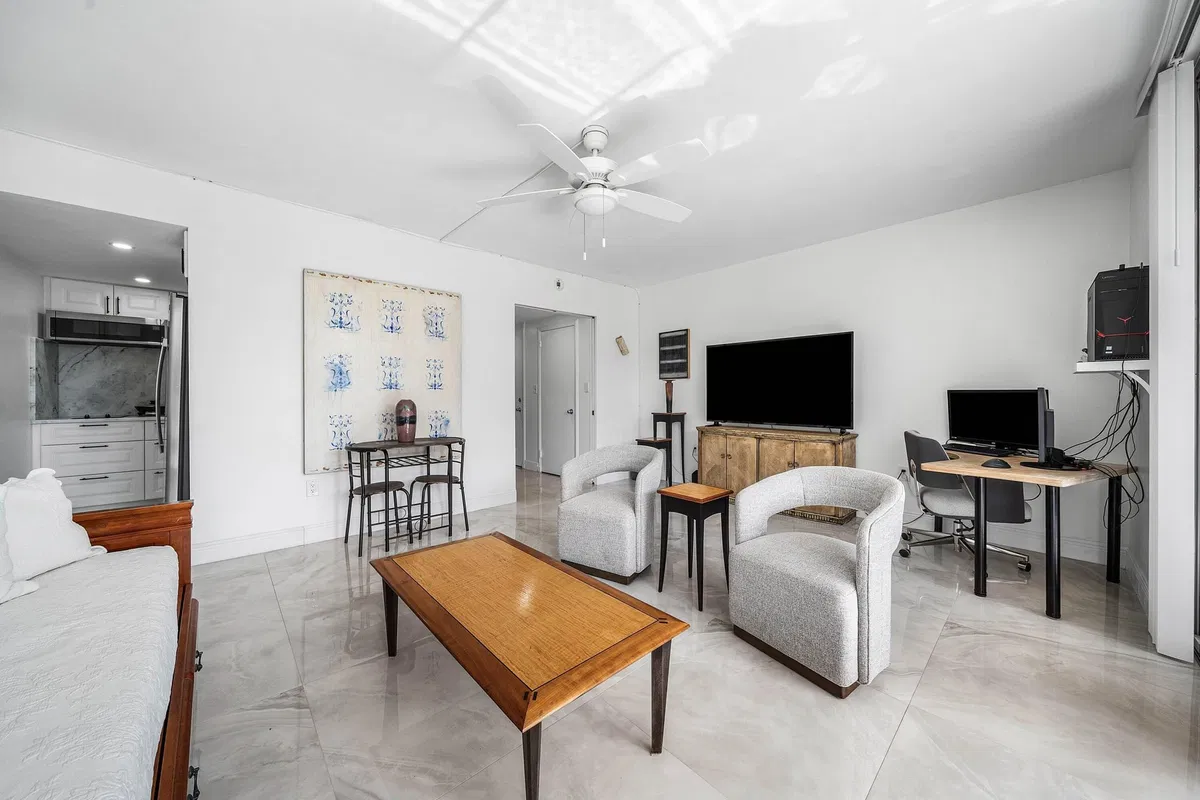 Unit 206 photo 10
