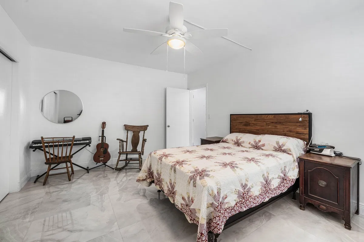 Unit 206 photo 16
