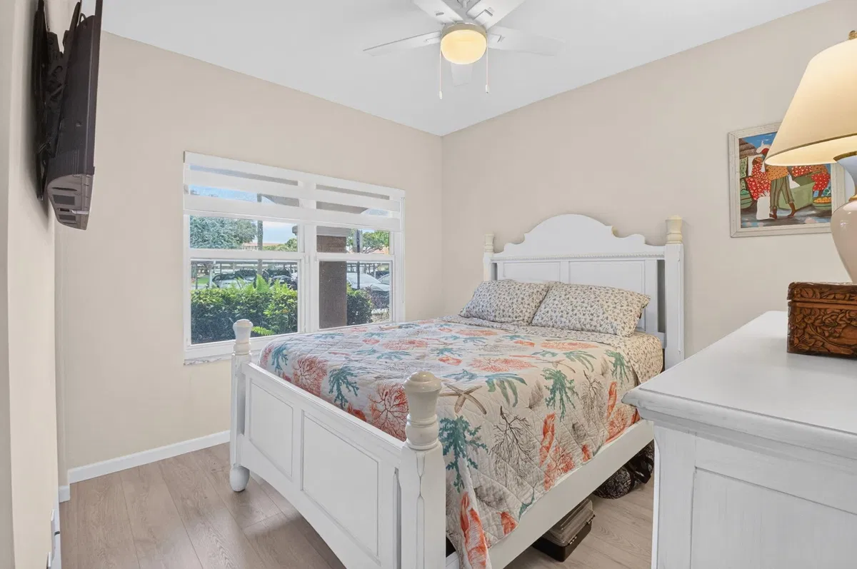 Unit 104 photo 28