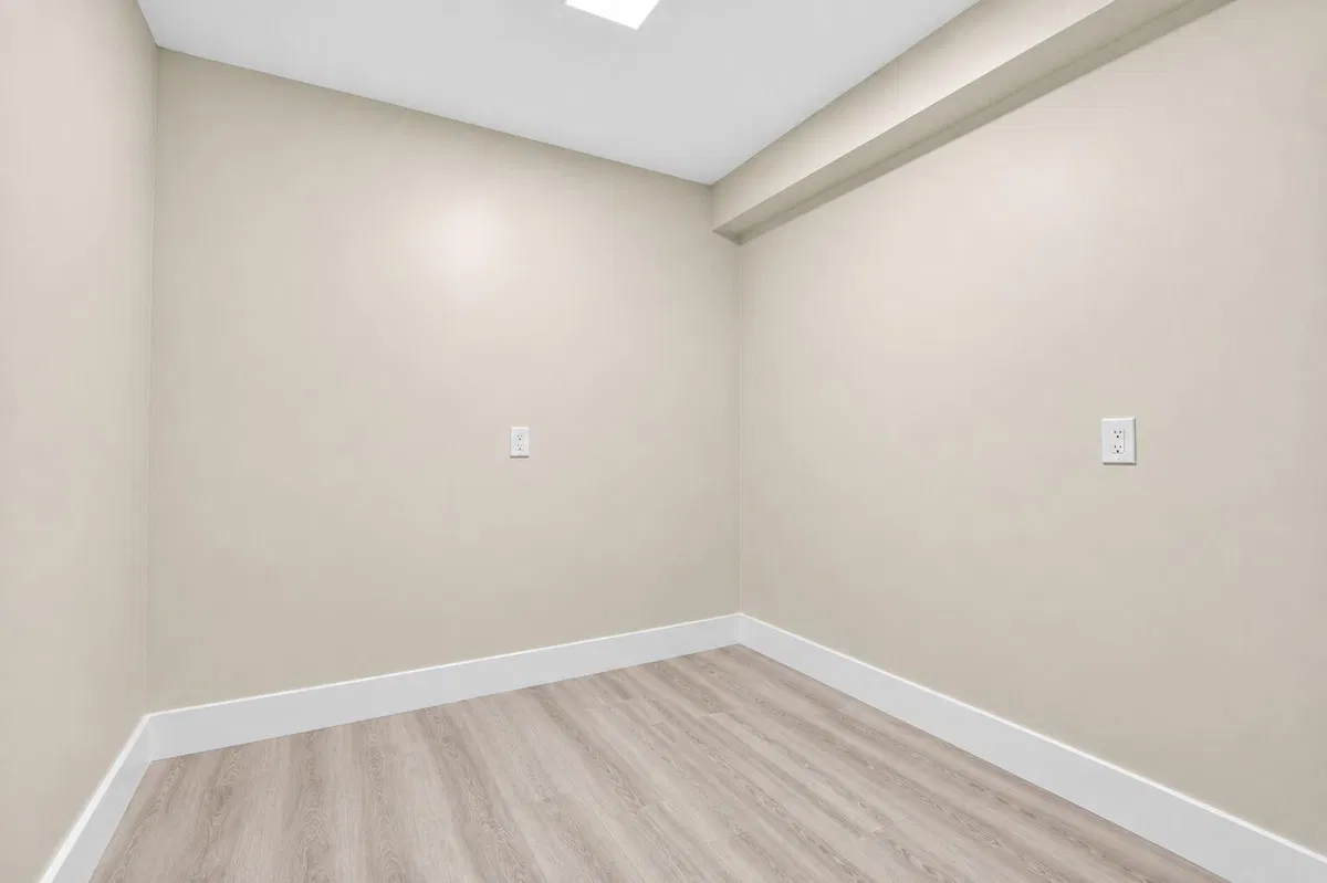 Unit 105 photo 31