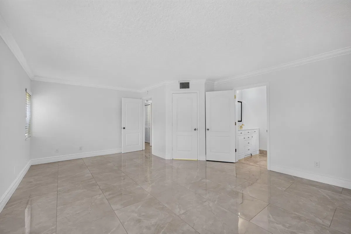 Residence photo 25