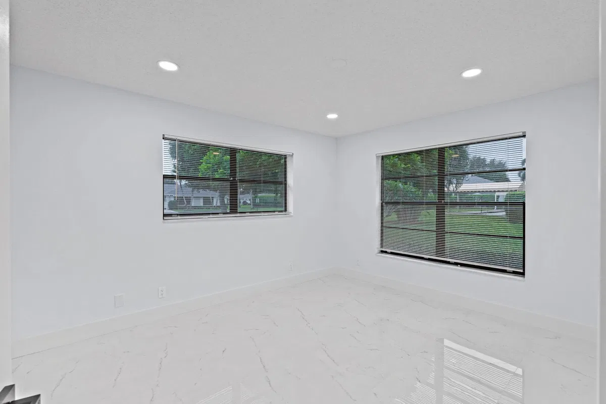  Residence photo 16