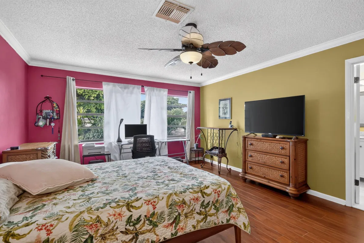  Unit B photo 34