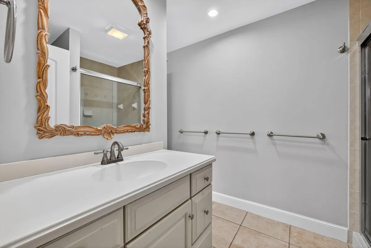 Unit 308 photo 28