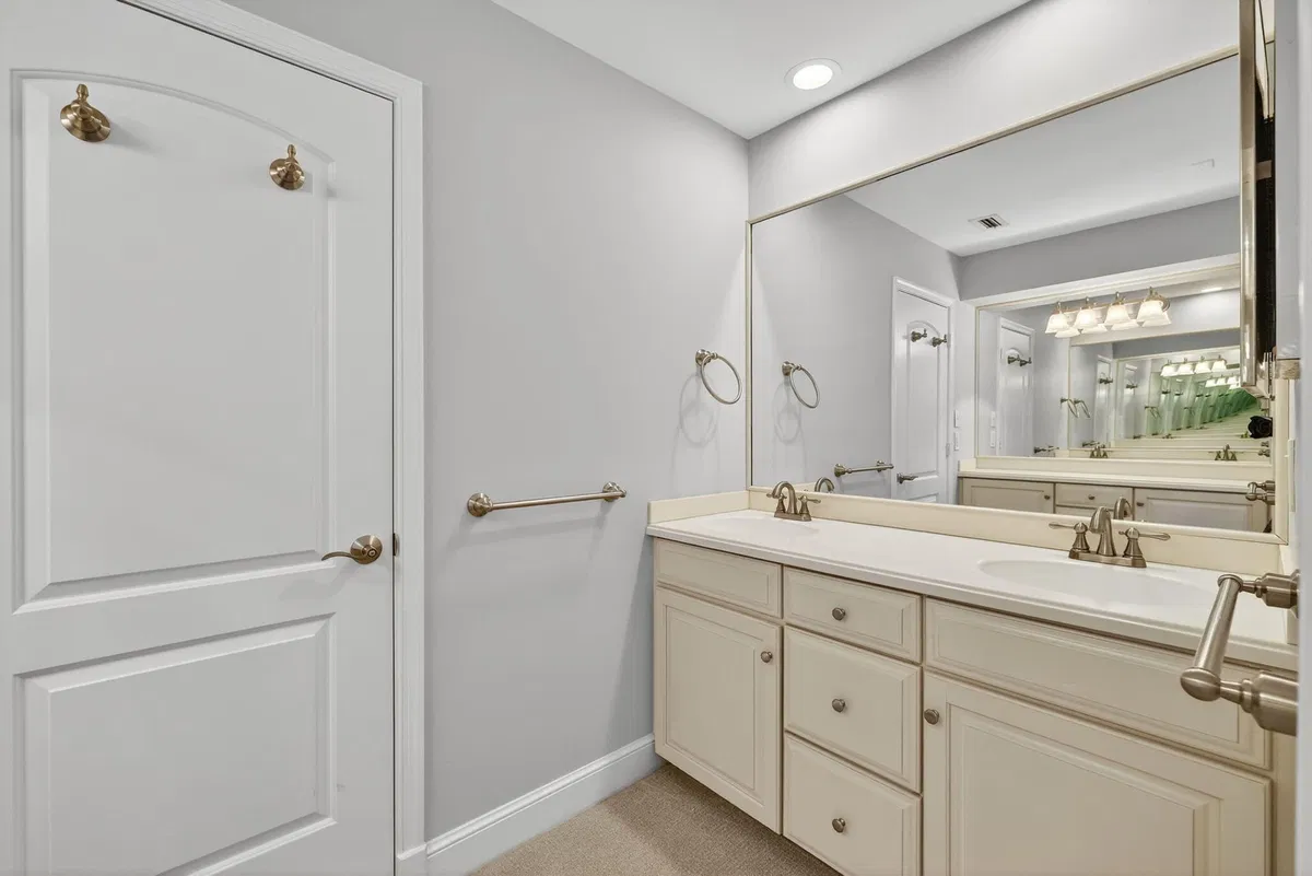 Unit 308 photo 82