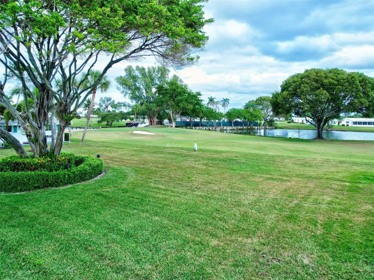 Unit 111 photo 16