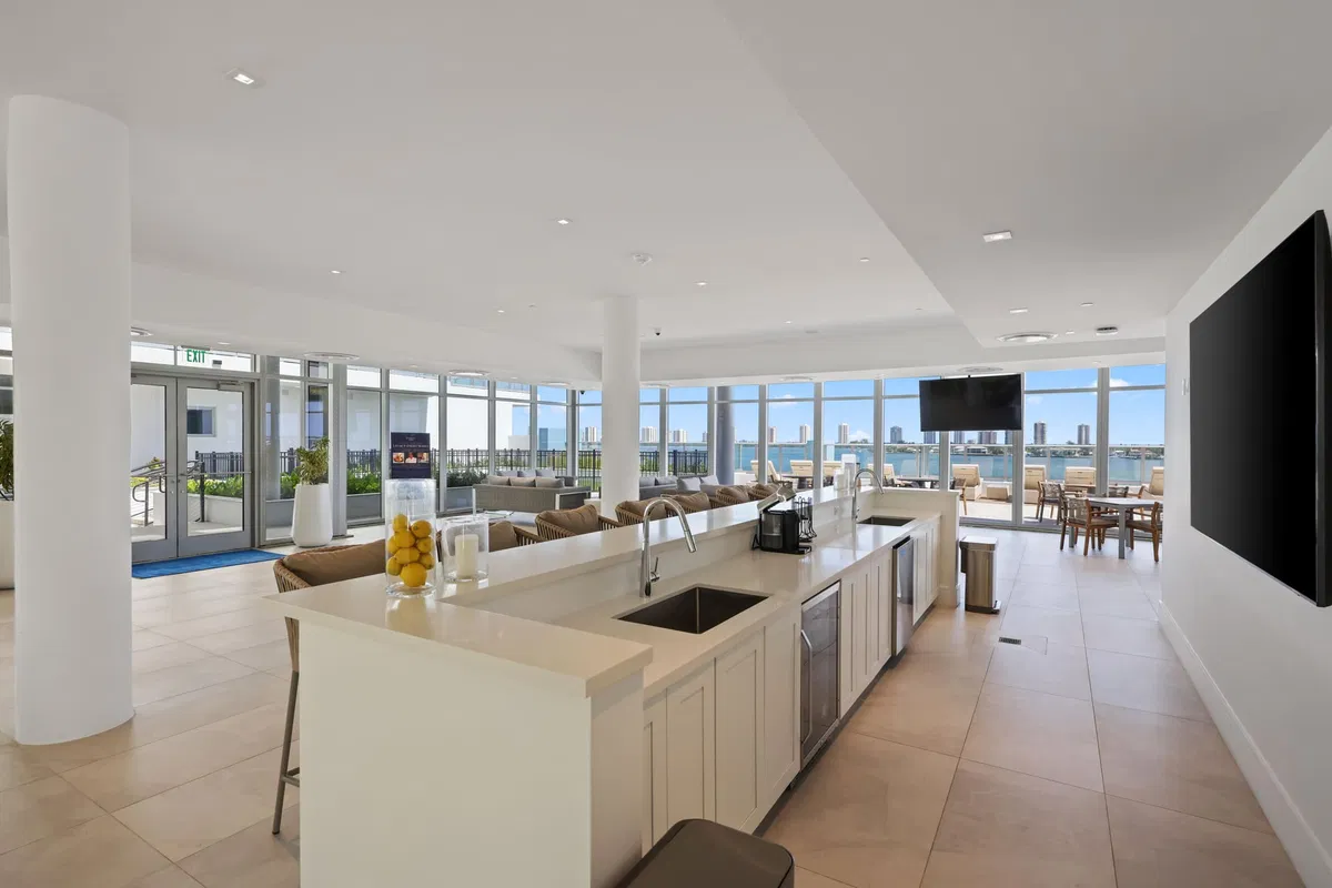 Nautilus 220 Unit 503 photo 46